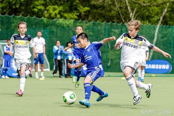 足球要从娃娃抓起,足球从孩子们抓起