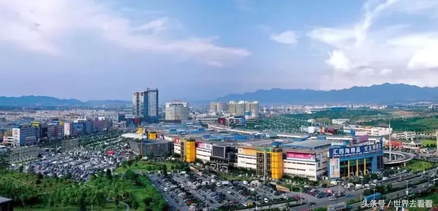 老外逛华强北组装苹果手机,外国人华强北组装苹果