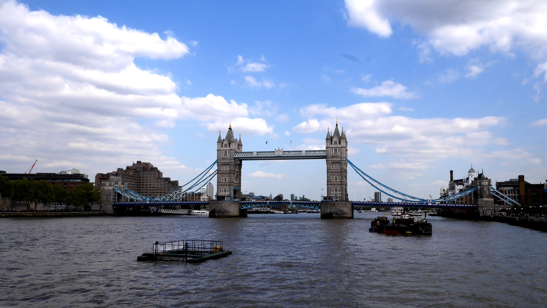 在伦敦和巴黎相约旅行,在伦敦约会