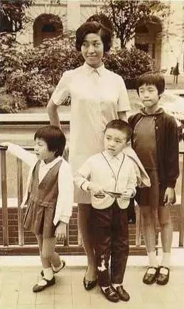 周星驰身患孤独绝症,憔悴老态:我让全世界笑过,岁月却没饶过我