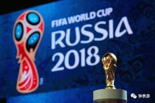 世界杯运动员戴什么表,世界杯裁判带领球员入场