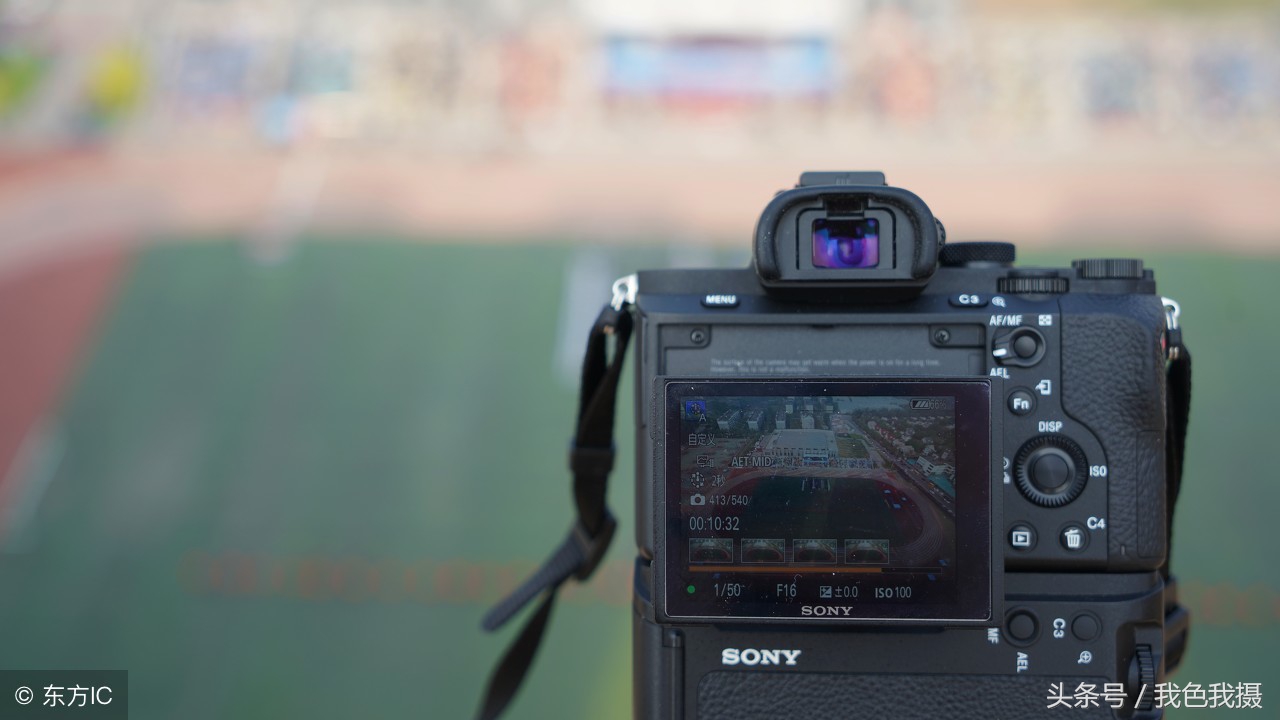 左边是手机右边是微单,单反向左还是向右?