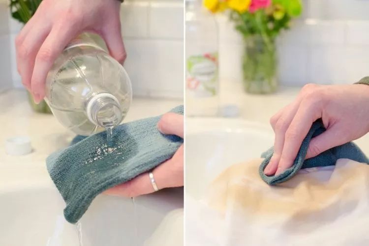 用漂白剂把白色衣服漂黄了怎么办,衣服发黄不要怕用它泡一泡