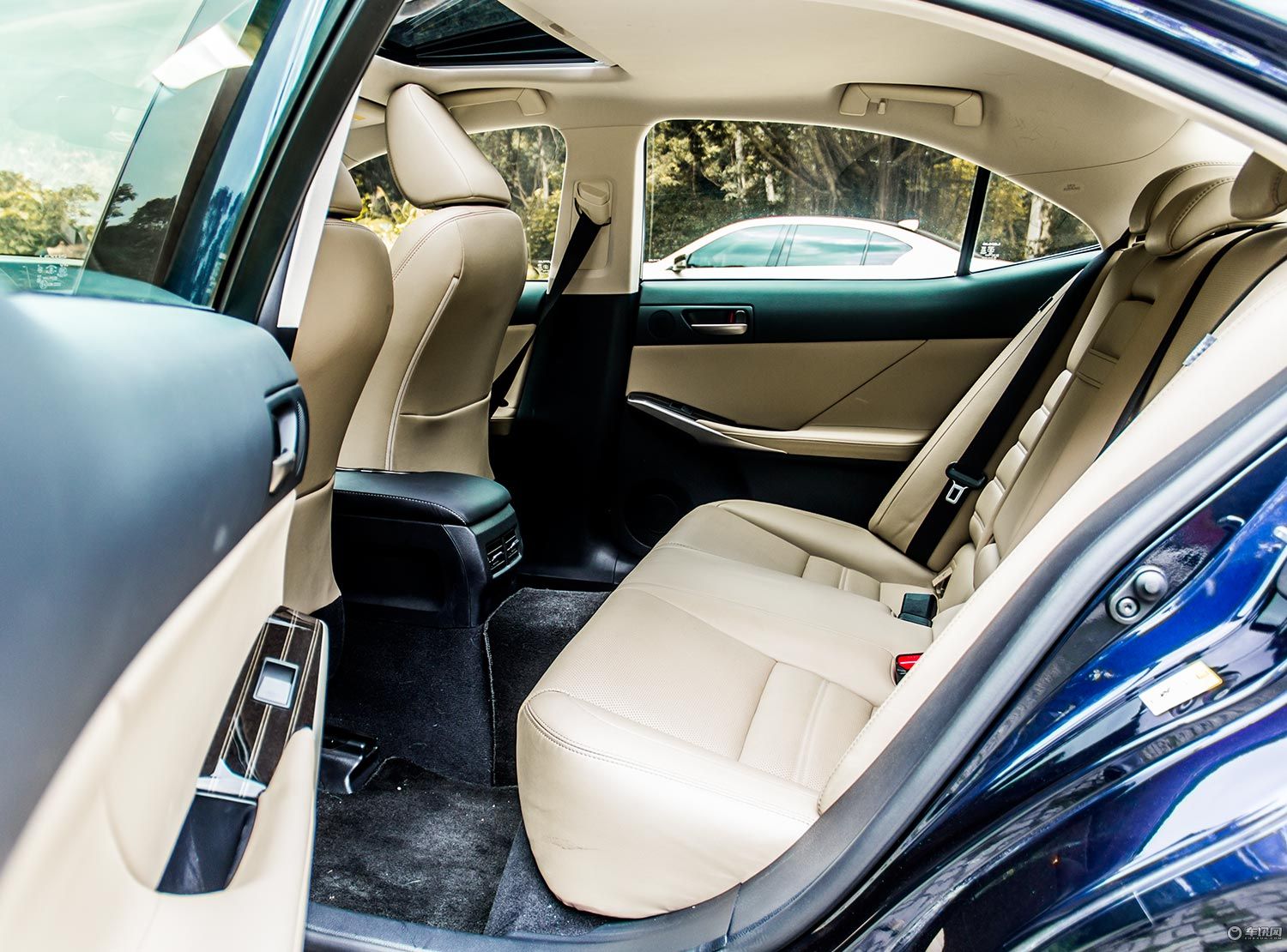 雷克萨斯is2022款300fsport版,2022雷克萨斯is300fsport版