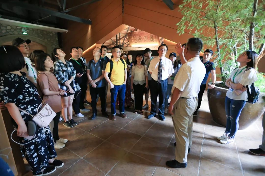 心泊塞上江南，钟灵毓秀贺兰！