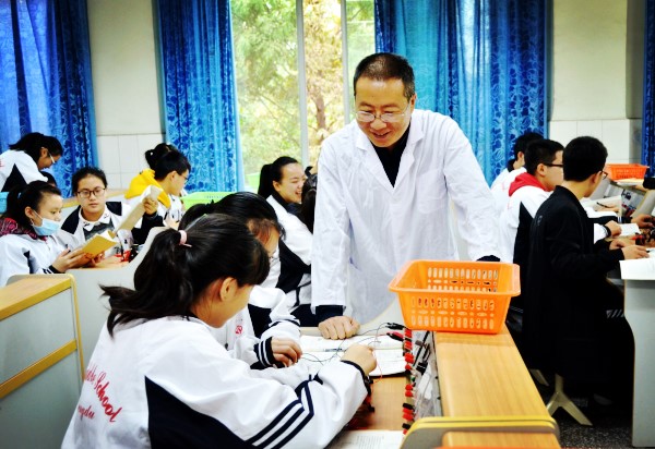 成都18中是省重点吗,成都市十八中简介