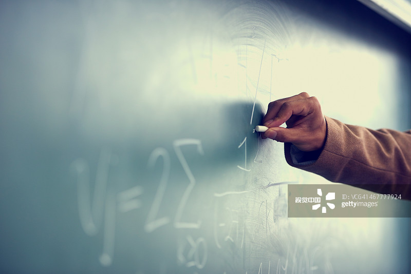 师德师风大会教师代表发言稿,师德师风演讲稿我最感动的一件事