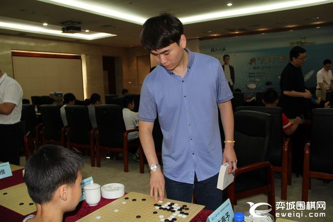 柯洁与韩升周比赛讲解,国手柯洁最新比赛