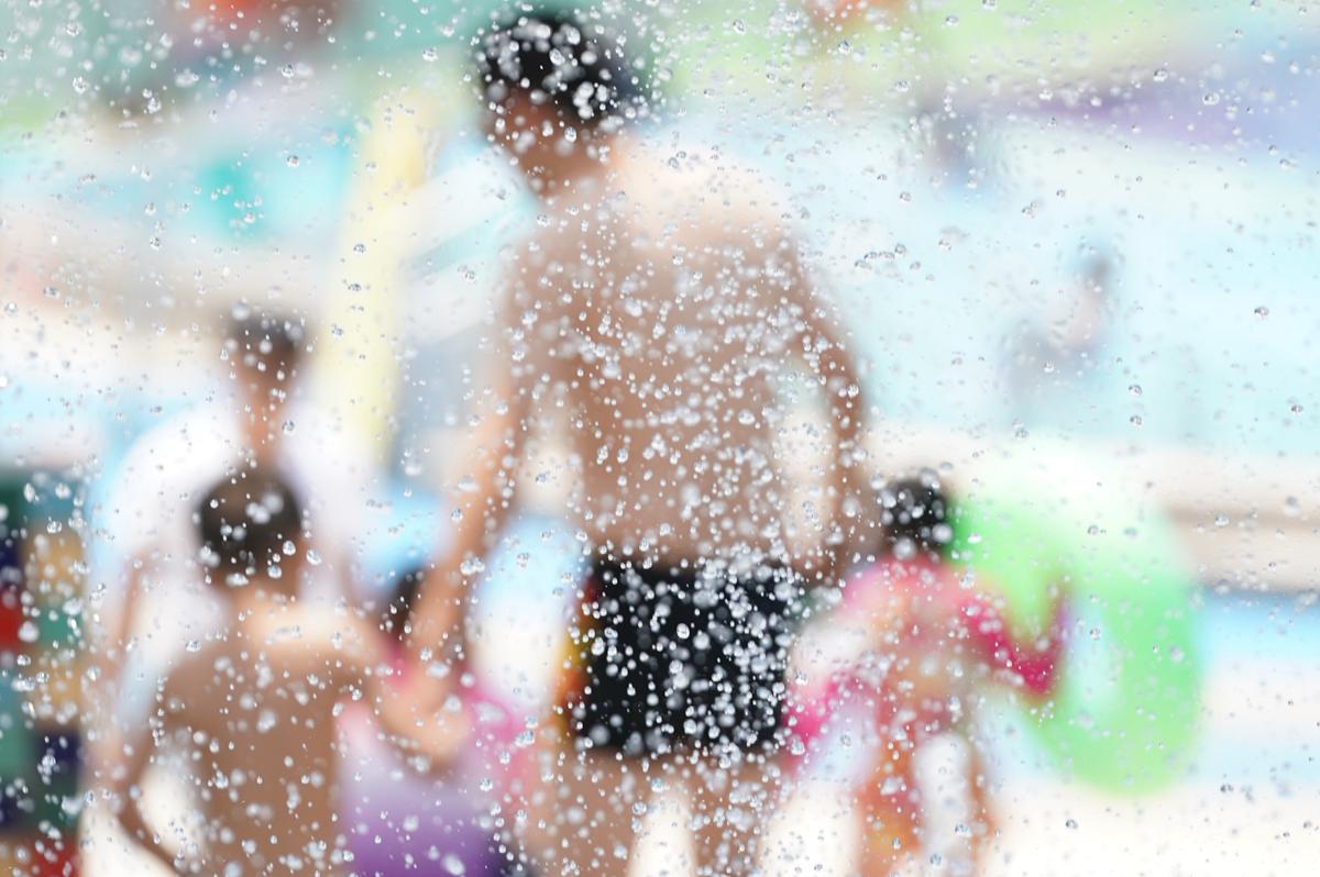 看足球现场比赛震撼,看沙滩足球