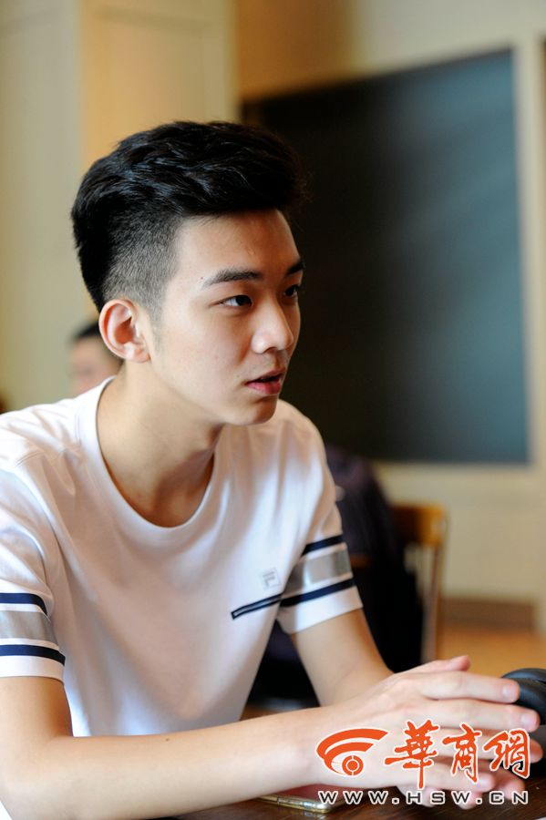 17岁学生策划高中业余足球联赛,最近正在举办的青少年足球比赛