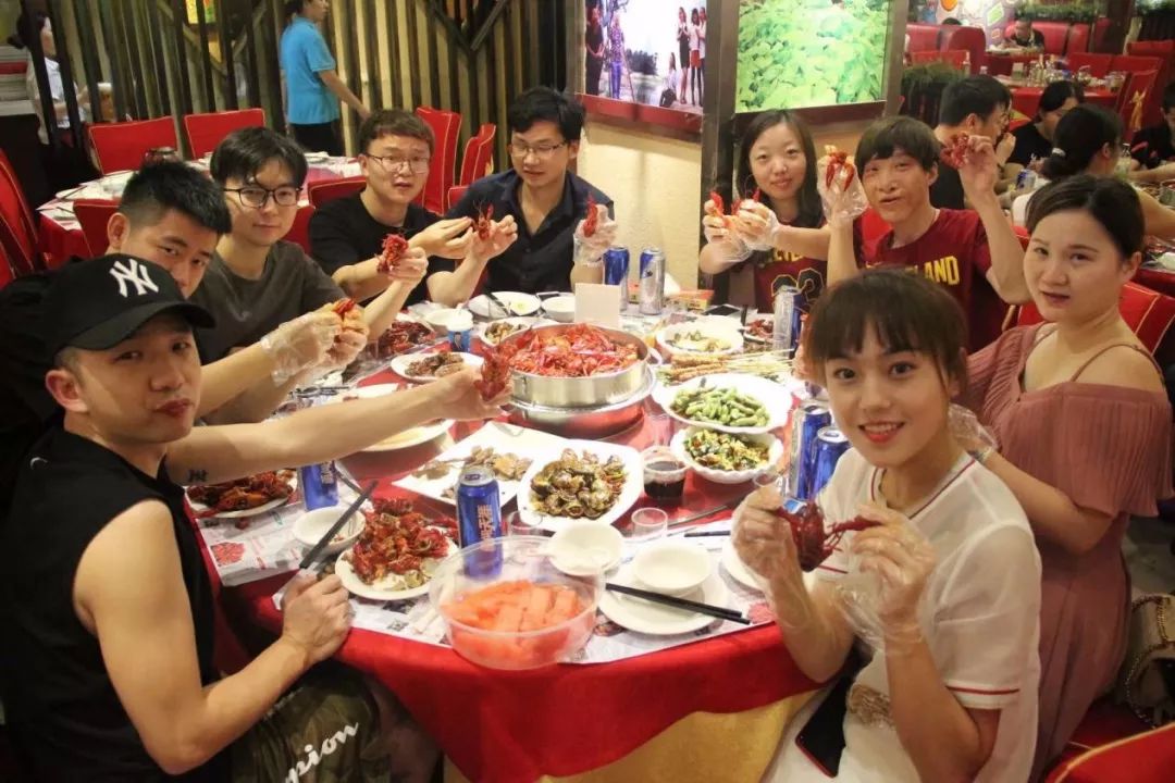 观球活动在肥仔虾庄举行,享啤酒小龙虾共度世界杯狂欢夜