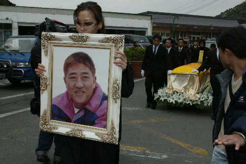 beyond黄家驹逝世30周年祭拜,beyond黄家驹逝世28周年纪念