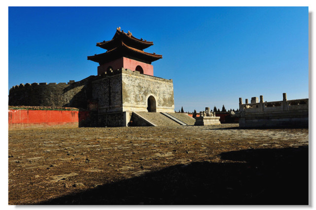 皇太极多尔衮孝庄三人之间的关系,皇太极死后孝庄请多尔衮照顾她们