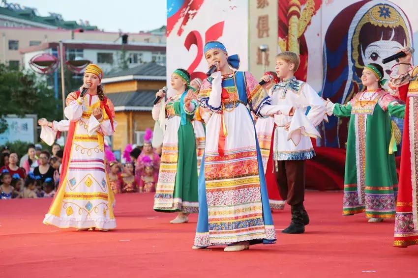 中俄少儿边城同台献艺“友谊使者”缔结两国友情