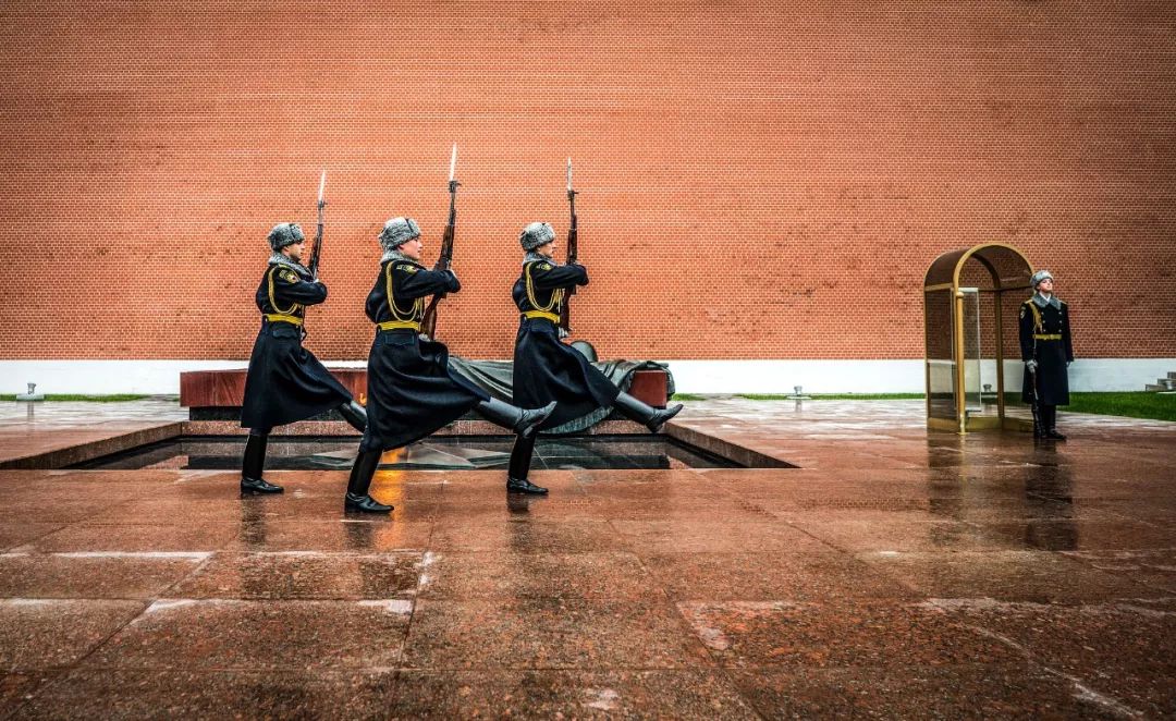 面对绝境不放弃总能翻盘,面对绝境必须团结一致