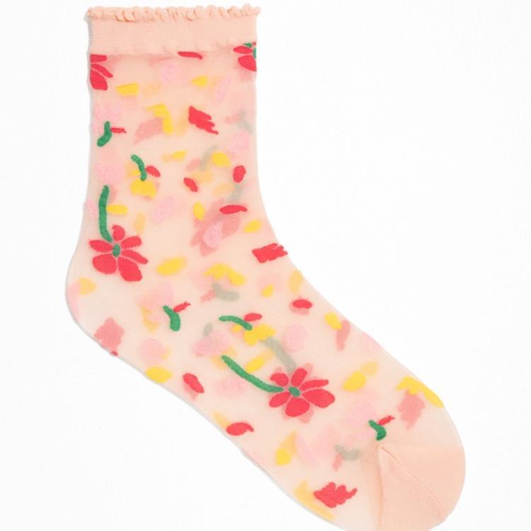 夏天露腿穿袜子好还是不穿显腿长,别再露脚踝了秋天露袜才是真时髦