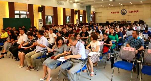 北京市小学优秀学生评选,小学表彰大会优秀家长代表发言