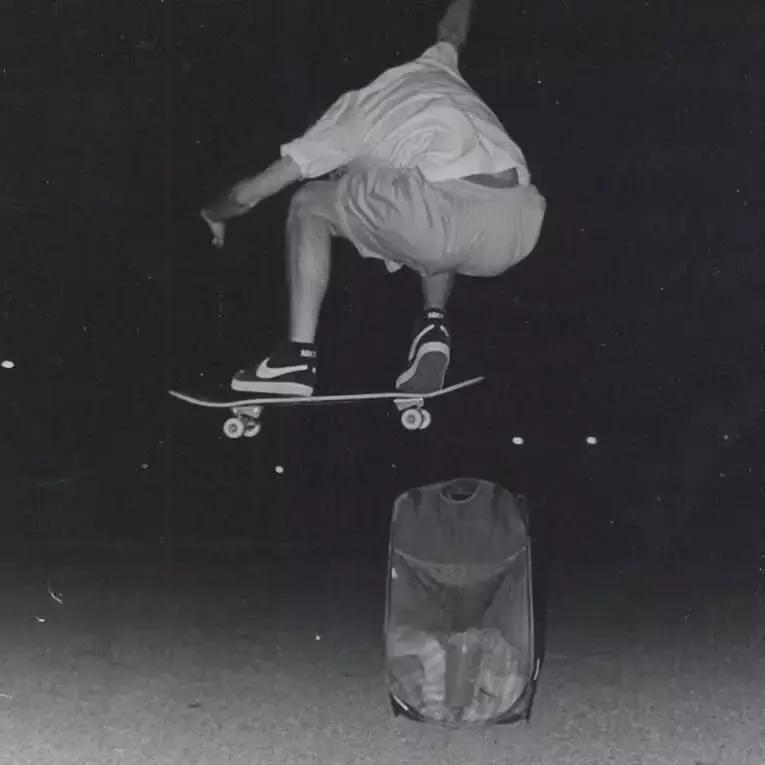 几百块的板鞋，但也是各大品牌的联名宠儿