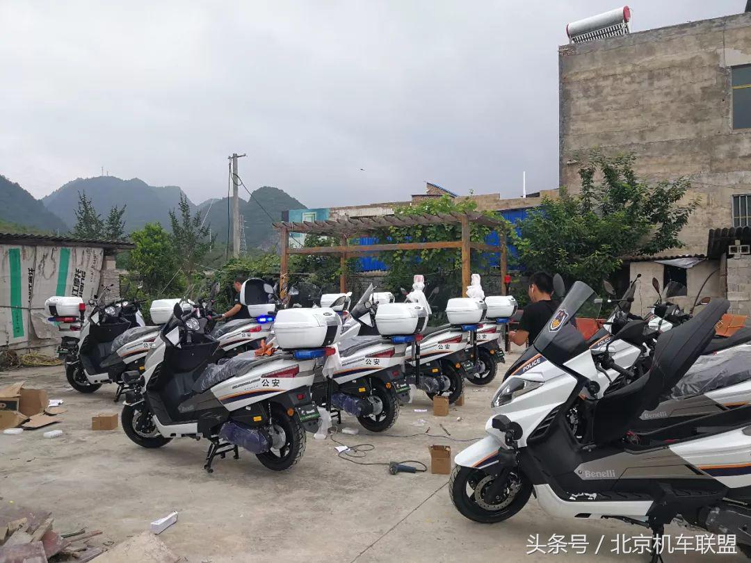 Benelli银刃250警用版长啥样？贵州惠水县公安局铁骑交车现场