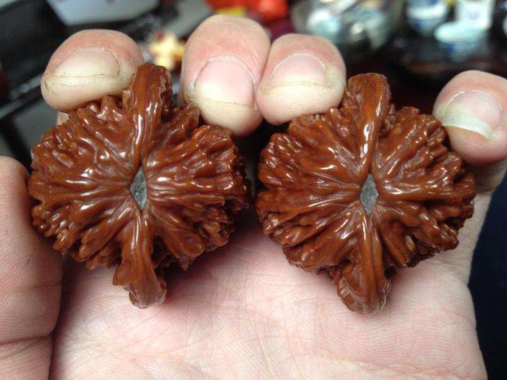 文玩核桃可以带到室外盘玩吗,文玩核桃红宝石盘玩后效果图