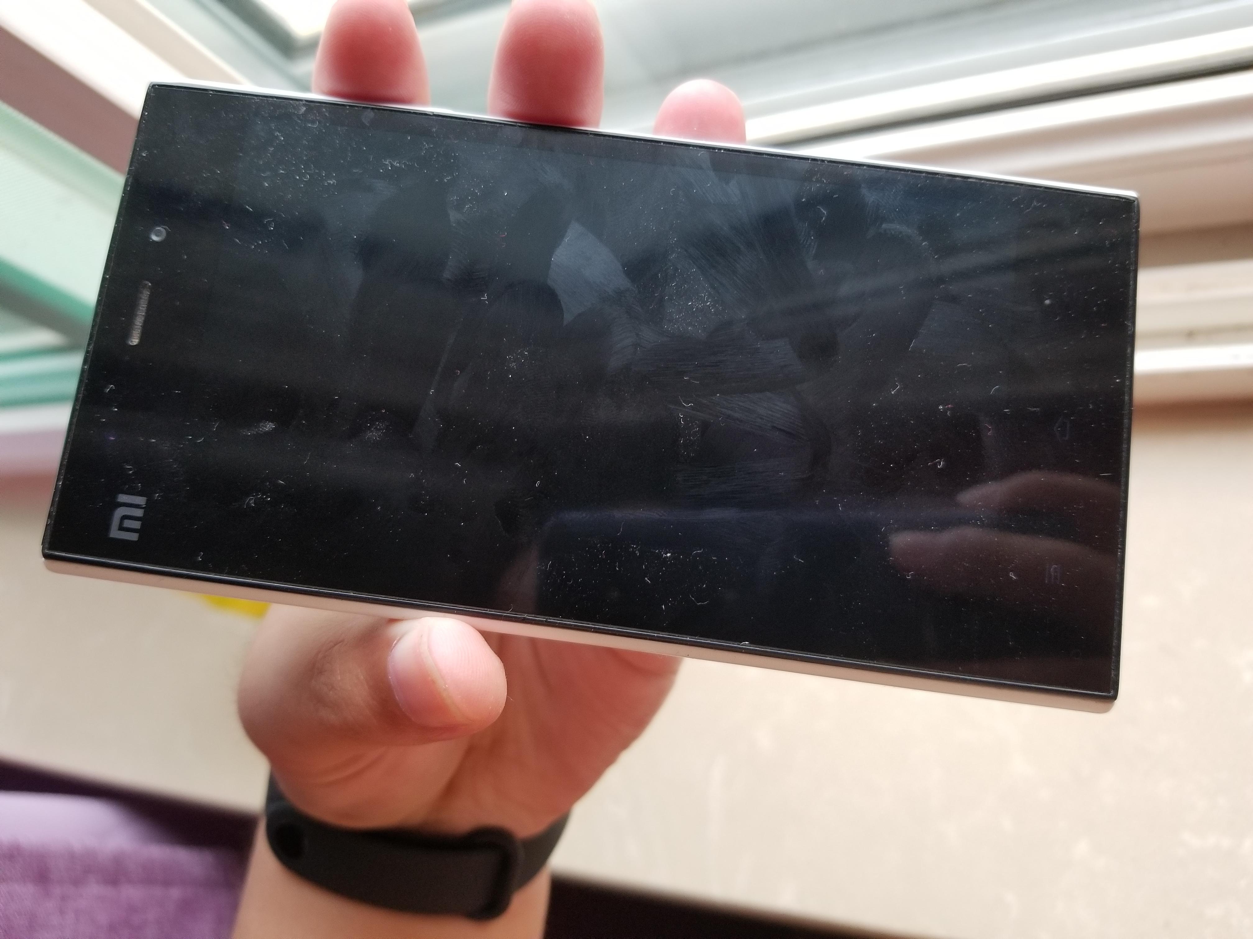 手机屏幕总是脏有指纹怎么办,手机屏幕用什么擦拭不容易粘指纹