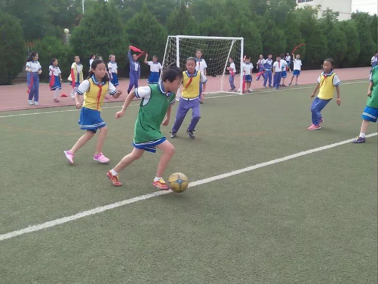 小学五人制女子足球比赛,实验小学足球比赛女生