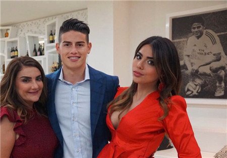 哥伦比亚最美女球迷图片,俄罗斯世界杯哥伦比亚女球迷