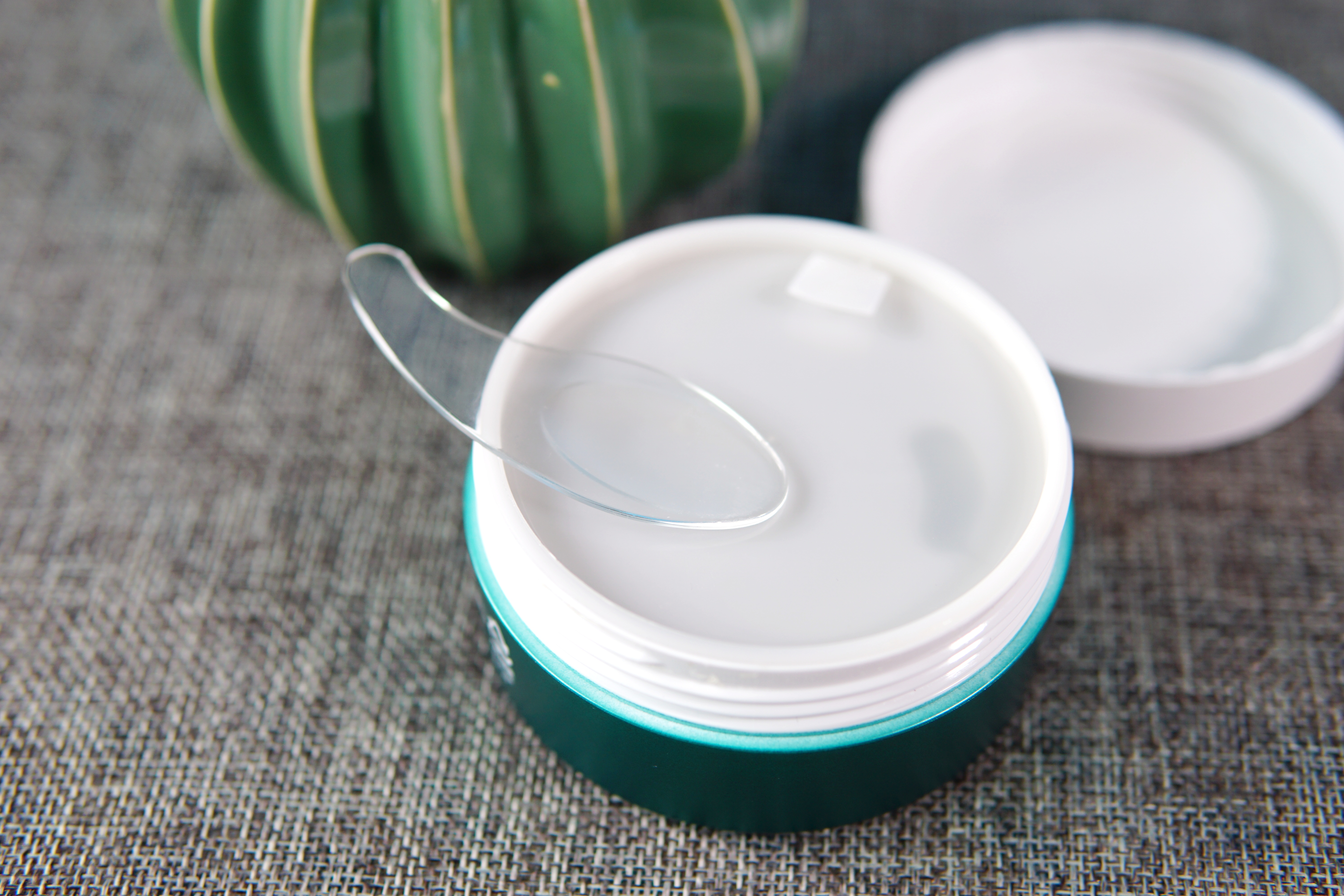 用了好多眼膜眼睛周围还是好干,最好用的十大眼膜排名