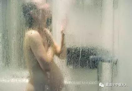 孕妇夏季洗澡要注意什么,孕妇夏天洗澡