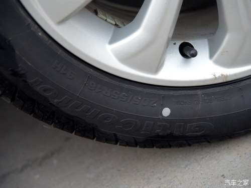 小车轮胎慢漏气的原因有哪些,轮胎打满气隔段时间就漏气的原因