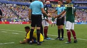 请少一点“内马尔滚”，毕竟足球的乐趣在于竞技而不是演技