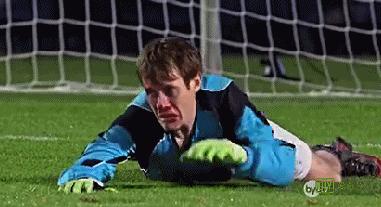 真正英勇的门将守门是不用手的!