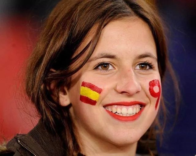 卡塔尔世界杯伊朗女球迷,世界杯女球迷惊艳