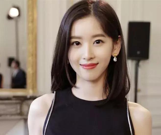 奶茶妹妹章泽天身穿无痕裤显气质,奶茶妹妹章泽天和刘强东早期视频