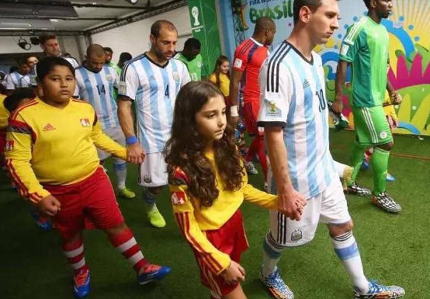 足球比赛为什么有球童,足球比赛有哪些小孩