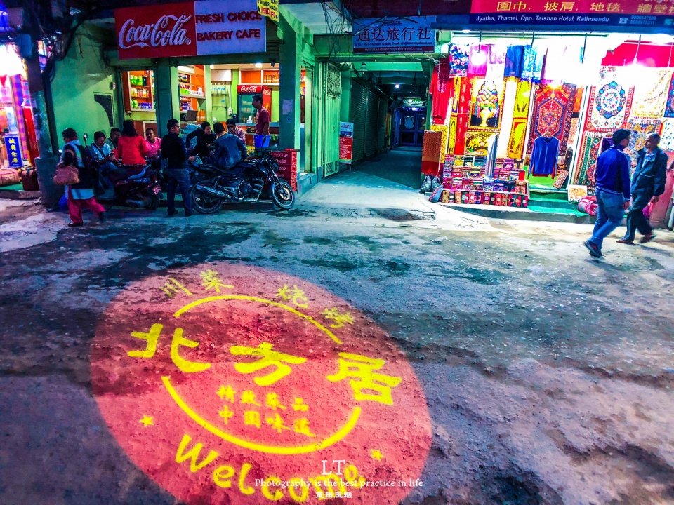 中国商人在尼泊尔赚了个金玉满堂，只因羊毛围巾全是义乌造