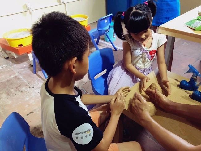 世界杯期间，晚上是足球的狂欢，白天的时间应该留给家人和汽车