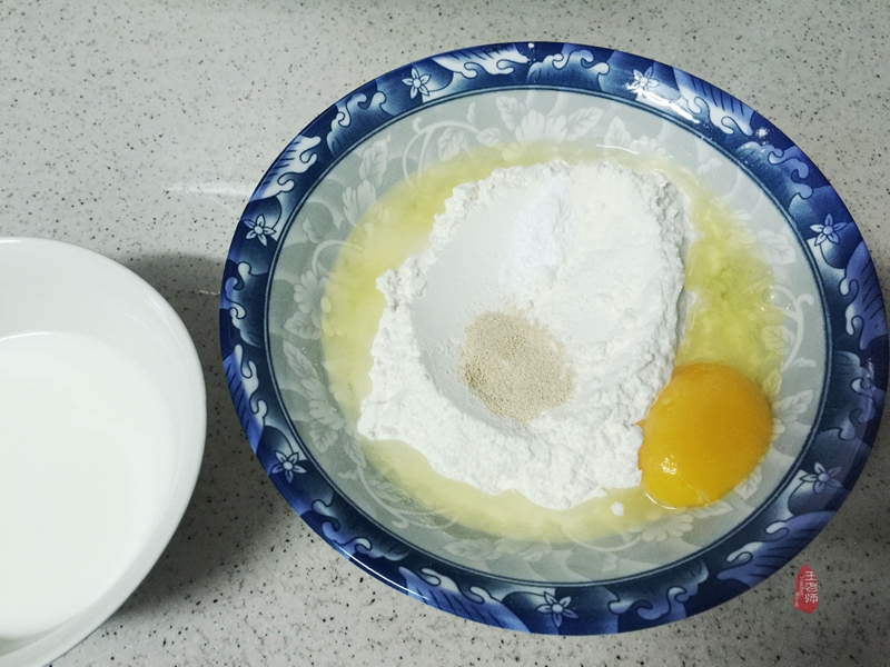 正宗酥香小油条,小油条香酥蓬松的做法用膨松剂