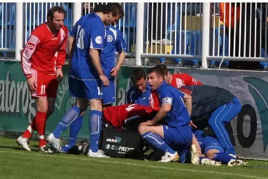 当克罗地亚进球全场欢呼,克罗地亚进球脱下球衣