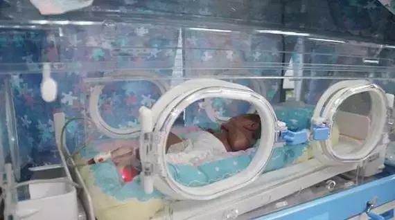 小孩在美国医院喝了杯奶,孩子喝饮料进急诊室