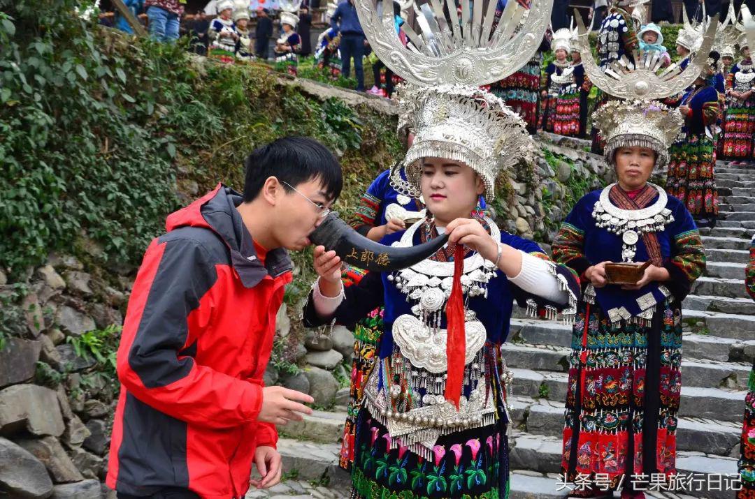 贵州西江千户苗寨苗服 (西江千户苗寨朗德上寨哪个值得去)