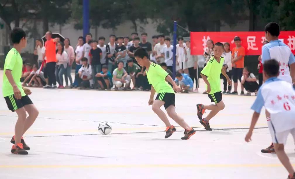 和梅西一起踢球是什么感觉,和梅西踢的一个老将