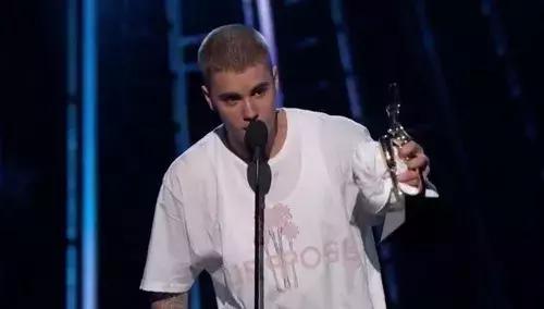 美颜盛世王子变抠脚大汉，这比恋爱八年结局急转直下更让我唏嘘