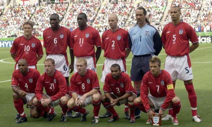 亨利回头看自己的影子,亨利满眼都是20岁的影子