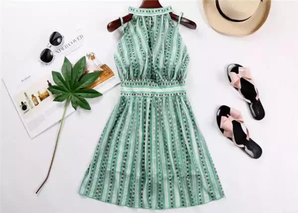 穿了泳衣下水就不会下沉吗,穿泳衣要穿怎样的内衣