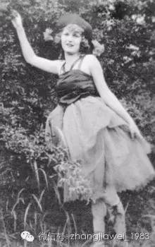 黛西为什么不选盖茨比,为什么说盖茨比爱着黛西