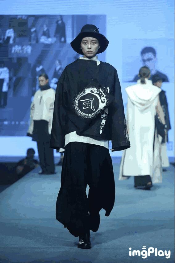 服装设计舞台,舞台上的服装设计