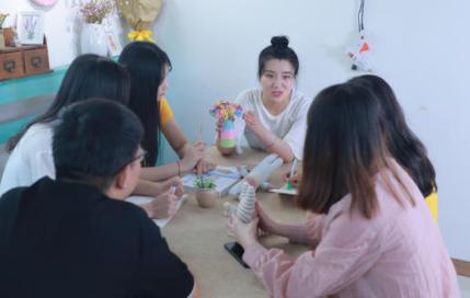 郑州女孩变废为宝,月入10万;疑妻出轨,周口男子报复情敌错杀村民