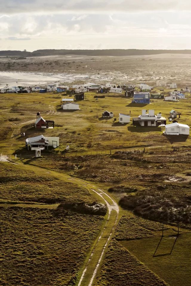左脚北半球右脚南半球的国家,右脚在南半球左脚在北半球