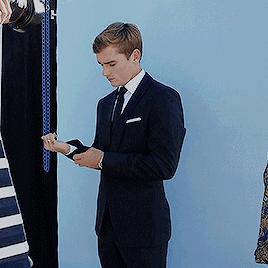 法国队身价过亿的两个人,法国队球员老婆